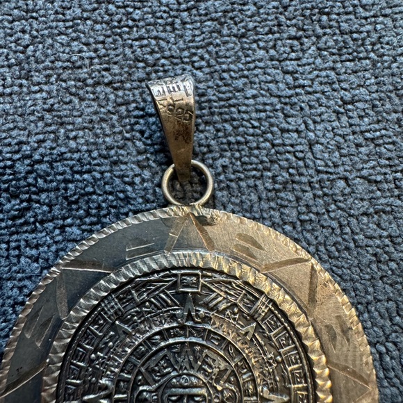 Solid sterling silver Amazing Mexican sun pendant - Picture 3 of 3